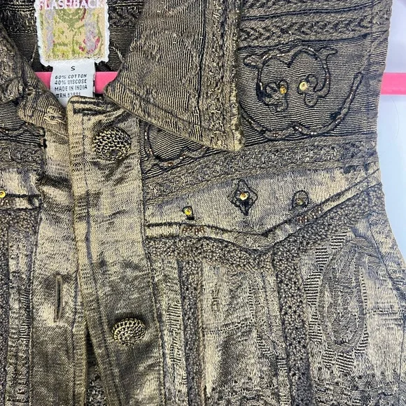 Gold Lace Sleeveless Vest - Picture 6 of 11